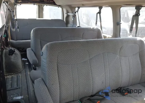 2001 Chevrolet Express from USA, damaged, VIN 1GAHG39G211159719